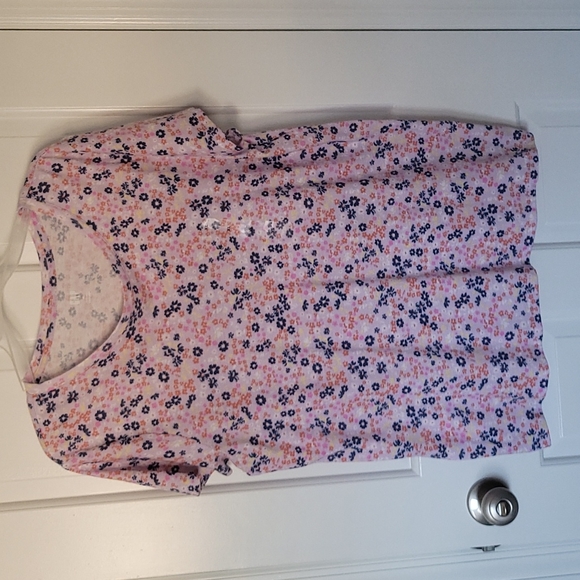 GAP Tops - GAP XL Flowered Tshirt